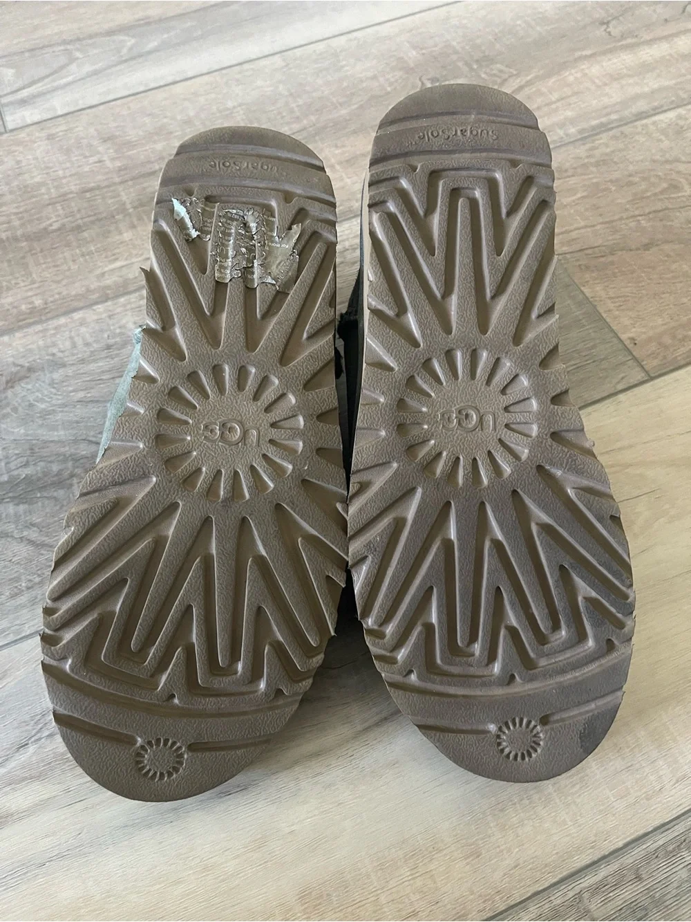 UGG Classic Ultra Mini Boots - Olive Green - Size 8 (Excellent Condition)